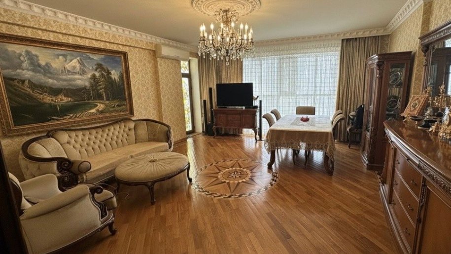 Satılır 3 otaqlı yeni tikili, 128 m², 28 May m.-1