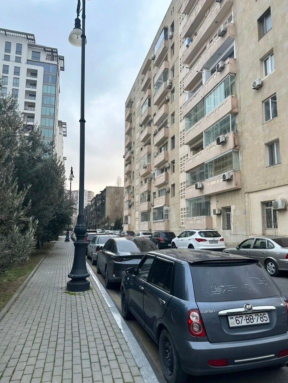 Satılır 2 otaqlı köhnə tikili, 48 m², Elmlər Akademiyası m.-1