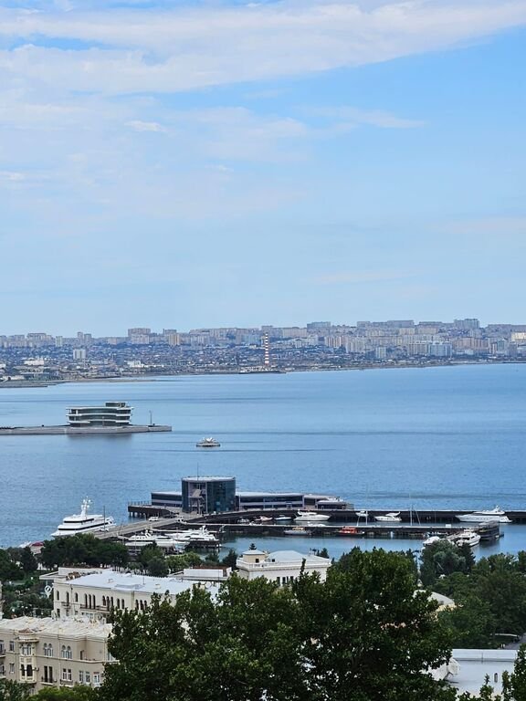 Kirayə verilir 3 otaqlı köhnə tikili, 110 m², İçərişəhər m.-1