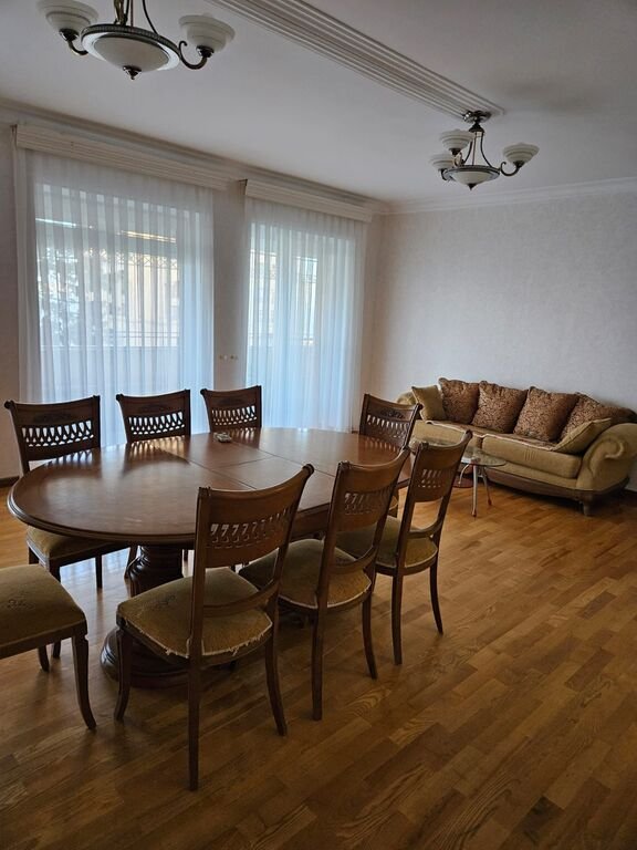 Kirayə verilir 3 otaqlı köhnə tikili, 110 m², İçərişəhər m.-2