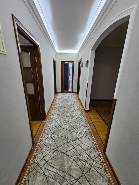 Kirayə verilir 3 otaqlı köhnə tikili, 110 m², İçərişəhər m.-7