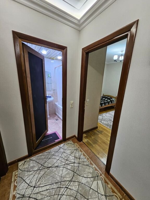 Kirayə verilir 3 otaqlı köhnə tikili, 110 m², İçərişəhər m.-8