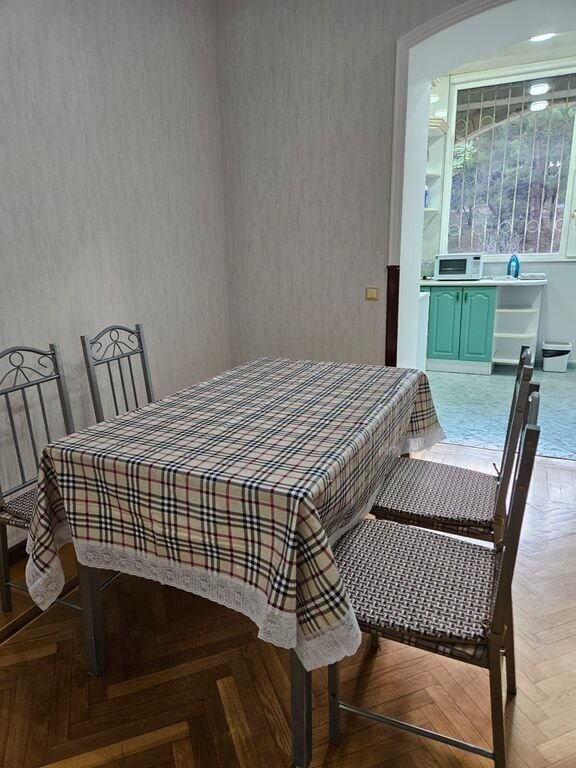 Kirayə verilir 3 otaqlı köhnə tikili, 110 m², İçərişəhər m.-12