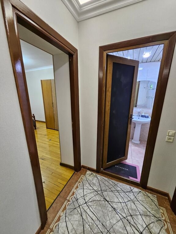Kirayə verilir 3 otaqlı köhnə tikili, 110 m², İçərişəhər m.-14