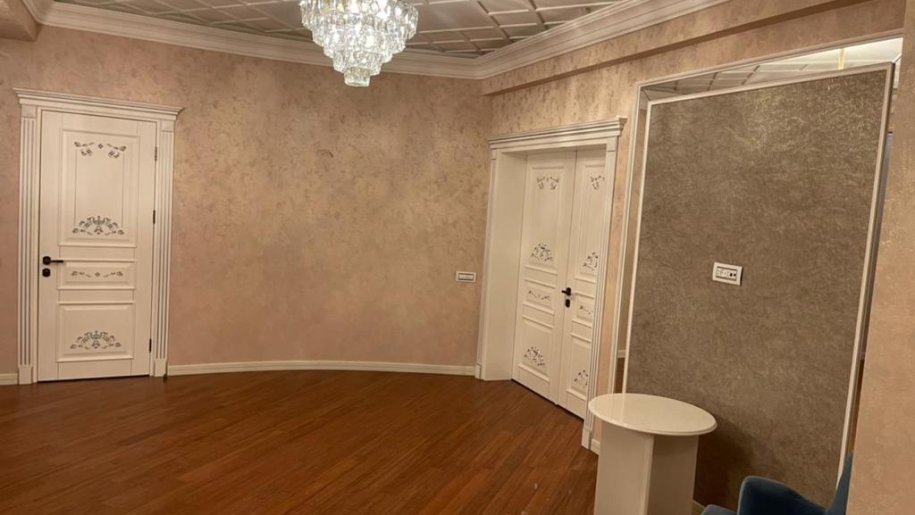 Satılır 4 otaqlı yeni tikili, 190 m², 28 May m.-2