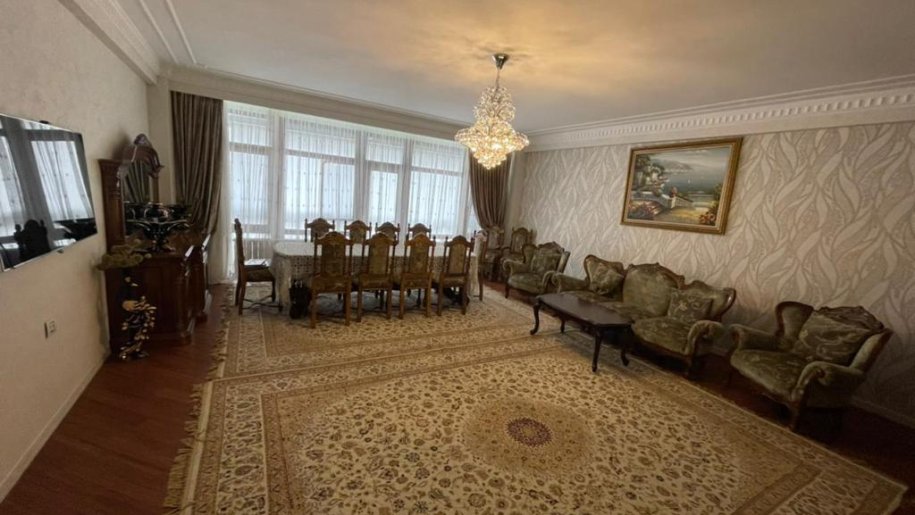 Satılır 4 otaqlı yeni tikili, 190 m², 28 May m.-3