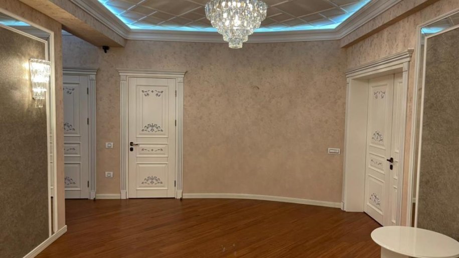 Satılır 4 otaqlı yeni tikili, 190 m², 28 May m.-4