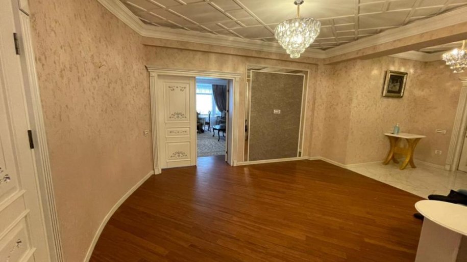 Satılır 4 otaqlı yeni tikili, 190 m², 28 May m.-8