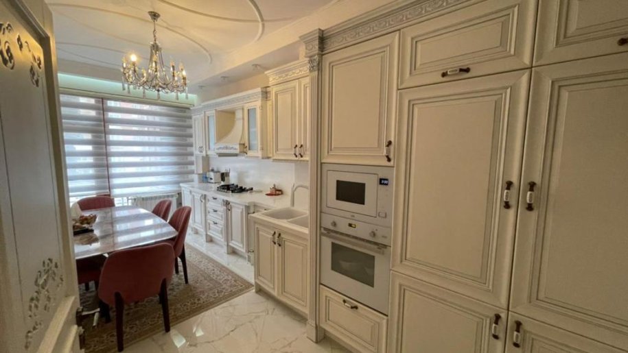 Satılır 4 otaqlı yeni tikili, 190 m², 28 May m.-12