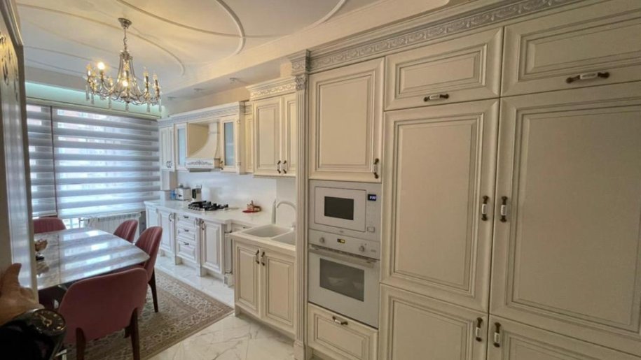 Satılır 4 otaqlı yeni tikili, 190 m², 28 May m.-13