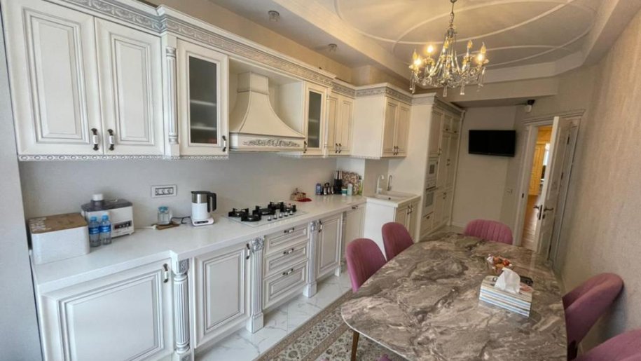 Satılır 4 otaqlı yeni tikili, 190 m², 28 May m.-14