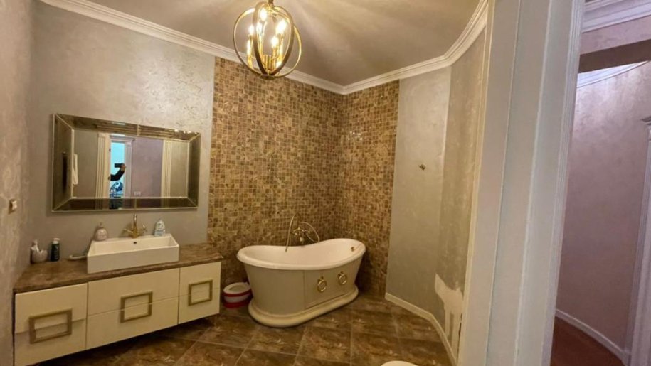 Satılır 4 otaqlı yeni tikili, 190 m², 28 May m.-17