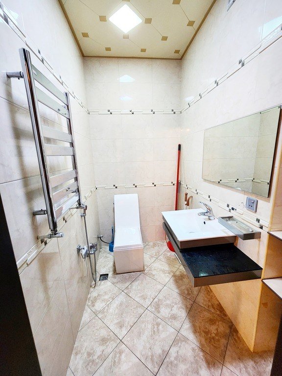 Kirayə verilir 3 otaqlı yeni tikili, 150 m², 28 May m.-8