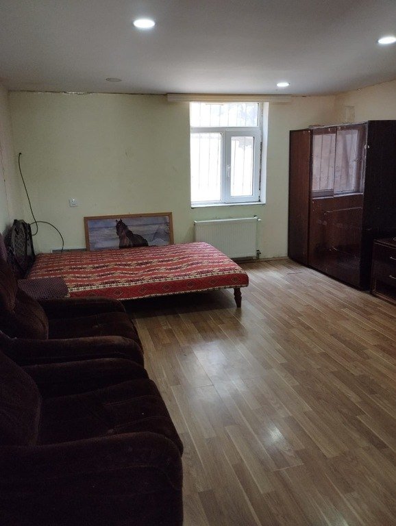 Kirayə verilir 1 otaqlı köhnə tikili, 40 m², Bakıxanov (Razin)-1