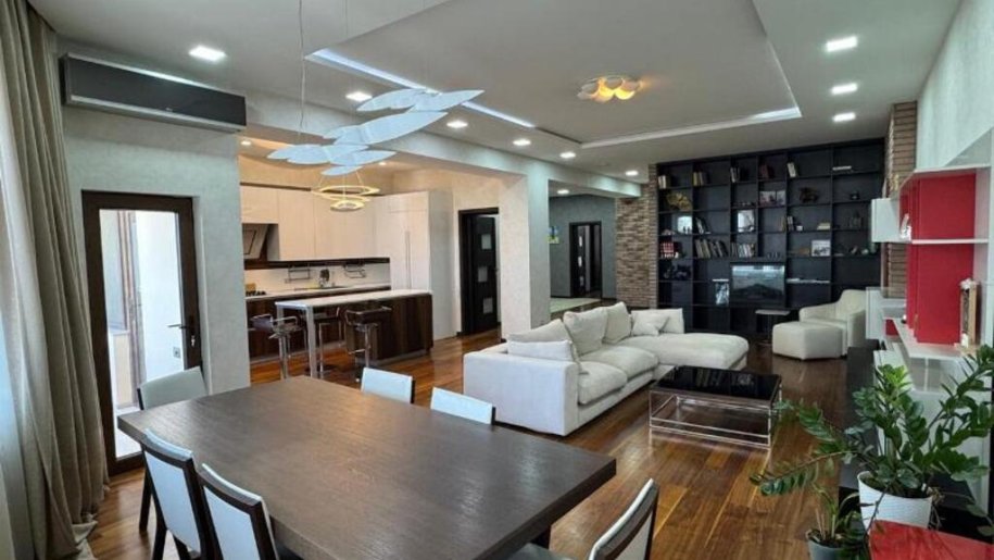 Satılır 4 otaqlı yeni tikili, 200 m², Elmlər Akademiyası m.-3