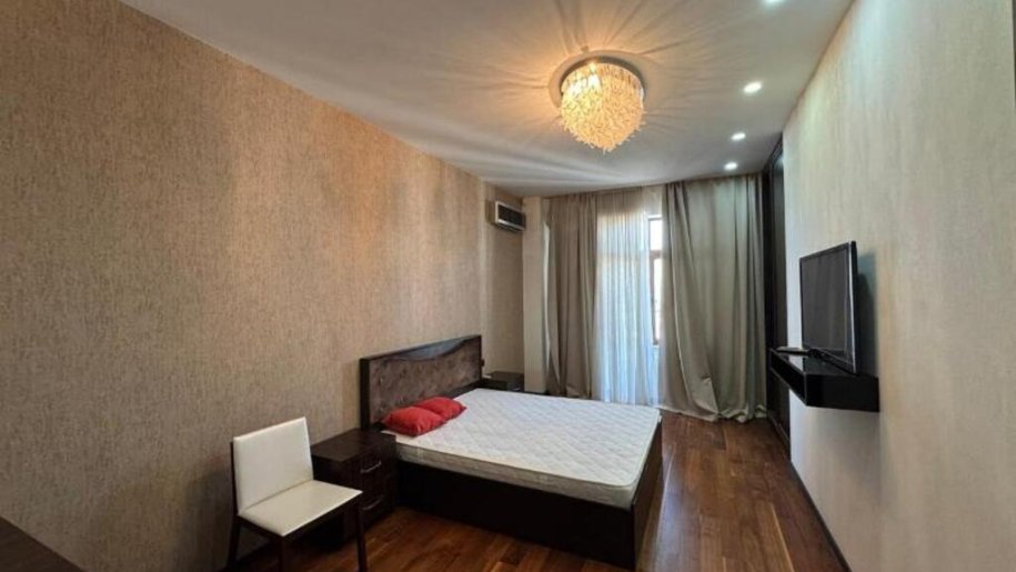 Satılır 4 otaqlı yeni tikili, 200 m², Elmlər Akademiyası m.-5