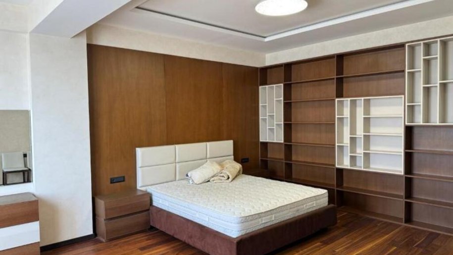 Satılır 4 otaqlı yeni tikili, 200 m², Elmlər Akademiyası m.-8