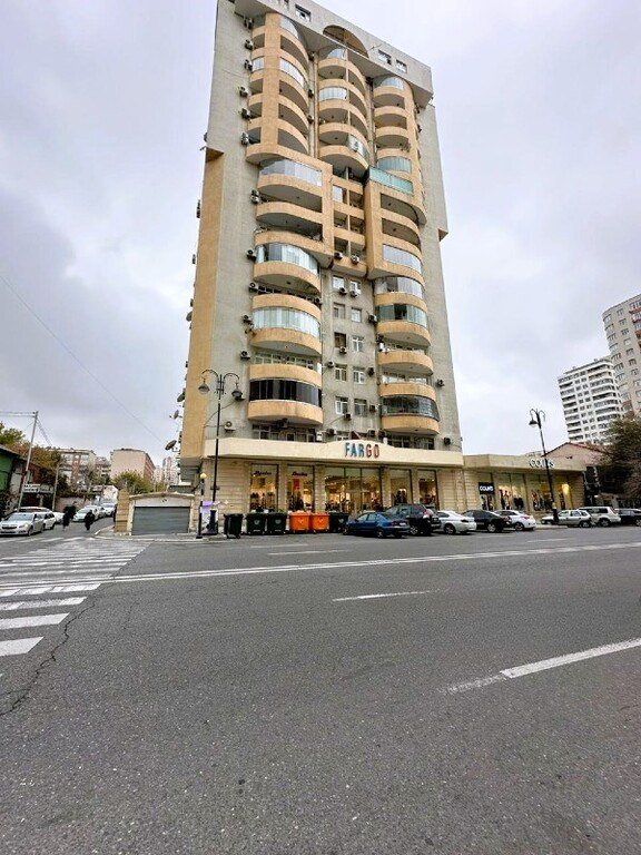 Satılır 4 otaqlı yeni tikili, 220 m², Elmlər Akademiyası m.-3