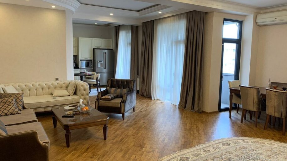 Satılır 5 otaqlı yeni tikili, 203 m², Gənclik m.-2