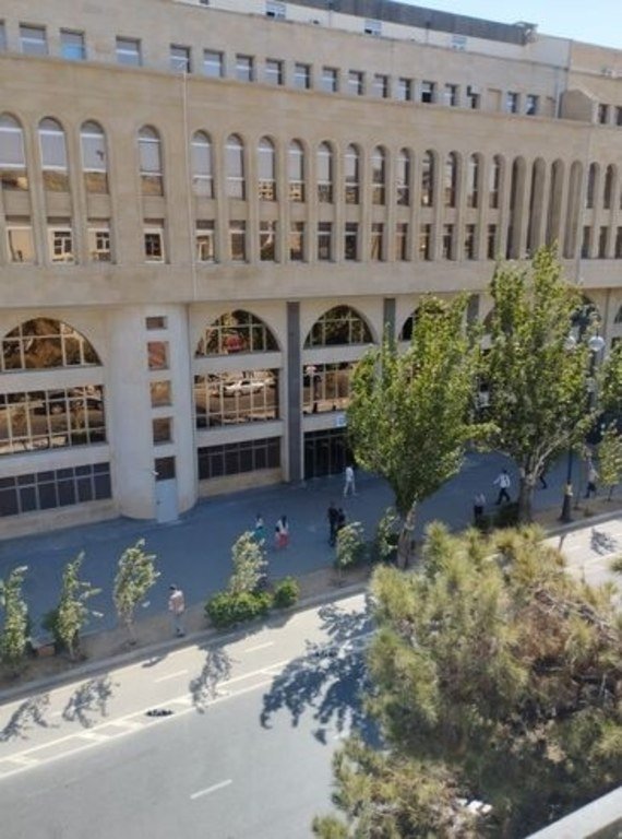60 m<sup>2</sup> ofis icarəyə verilir, Elmlər Akademiyası m.-1