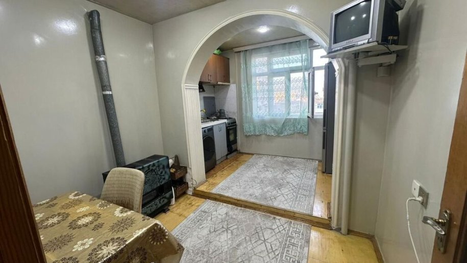 Satılır 4 otaqlı köhnə tikili, 100 m², İnşaatçılar m.-5