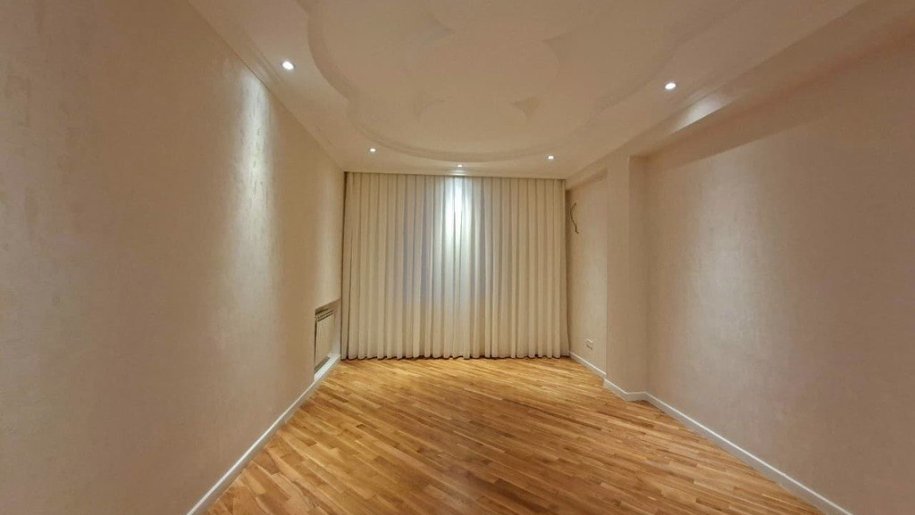 Satılır 4 otaqlı yeni tikili, 165 m², İnşaatçılar m.-1