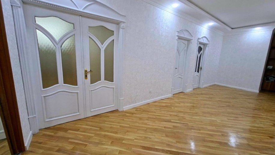 Satılır 4 otaqlı yeni tikili, 165 m², İnşaatçılar m.-12