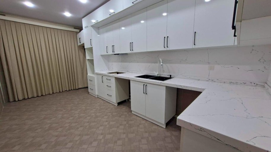 Satılır 4 otaqlı yeni tikili, 165 m², İnşaatçılar m.-13