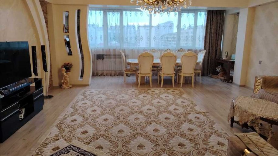 Satılır 4 otaqlı köhnə tikili, 100 m², İnşaatçılar m.-1