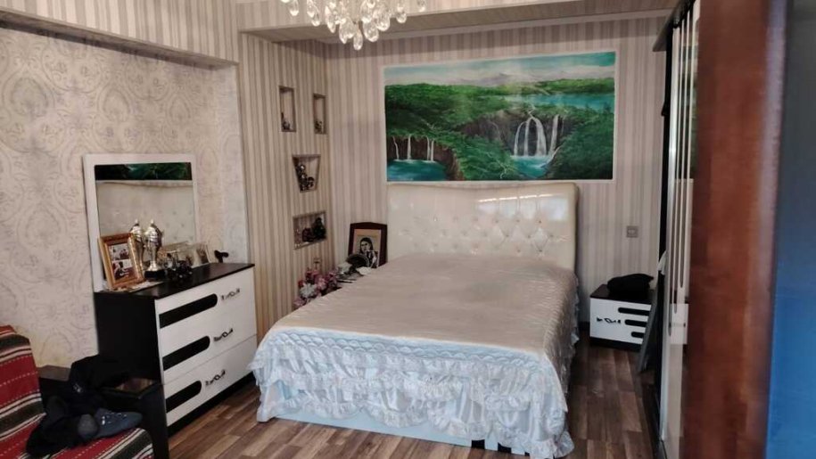 Satılır 4 otaqlı köhnə tikili, 100 m², İnşaatçılar m.-5