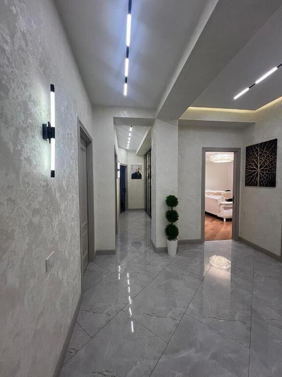 Satılır 4 otaqlı yeni tikili, 145 m², 8 noyabr-21