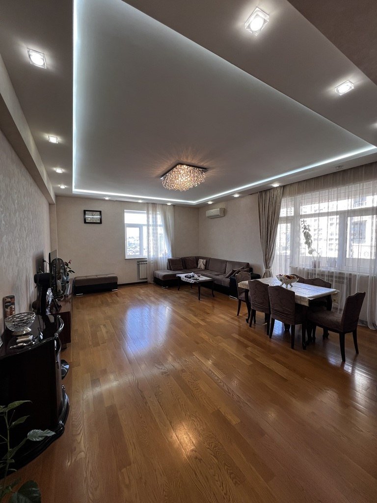 Satılır 4 otaqlı yeni tikili, 183 m², Elmlər Akademiyası m.-1