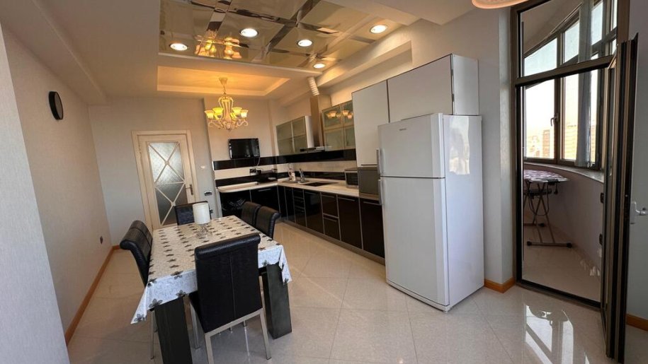 Kirayə verilir 3 otaqlı yeni tikili, 180 m², Nizami m.-15