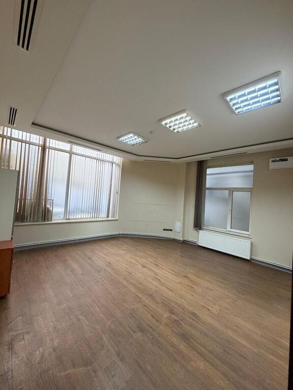 200 m<sup>2</sup> ofis icarəyə verilir, Nizami m.-1