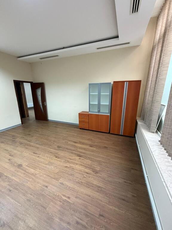 200 m<sup>2</sup> ofis icarəyə verilir, Nizami m.-2