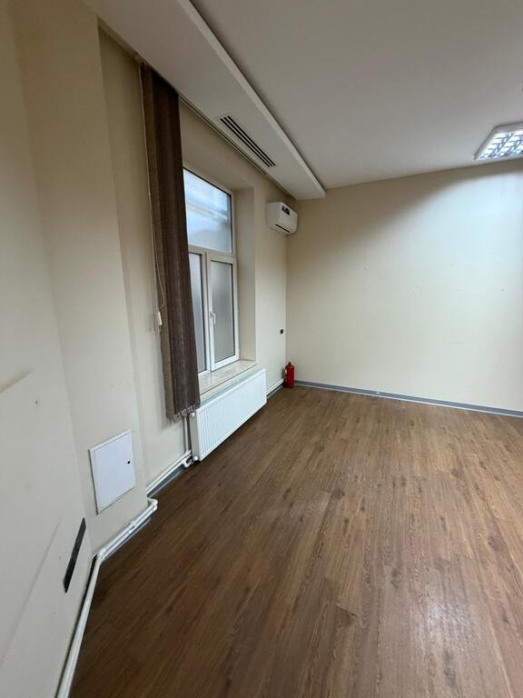 200 m<sup>2</sup> ofis icarəyə verilir, Nizami m.-3