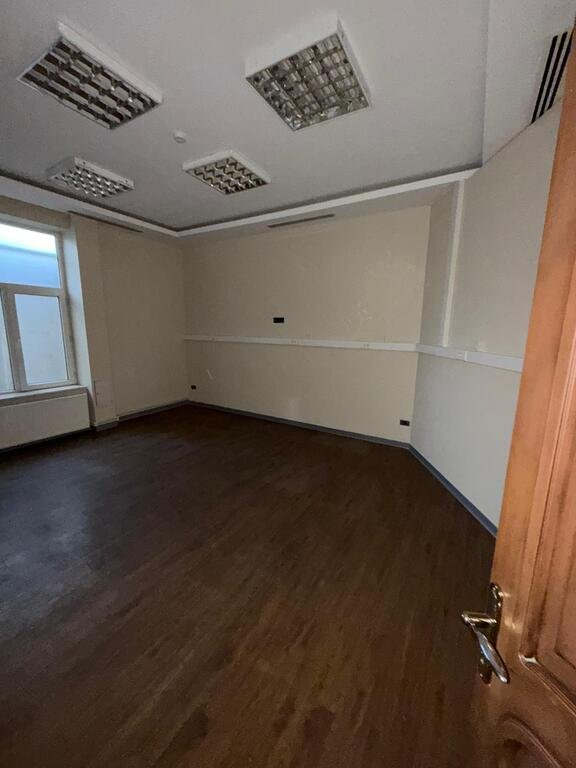 200 m<sup>2</sup> ofis icarəyə verilir, Nizami m.-4