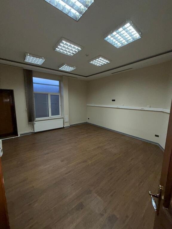 200 m<sup>2</sup> ofis icarəyə verilir, Nizami m.-5