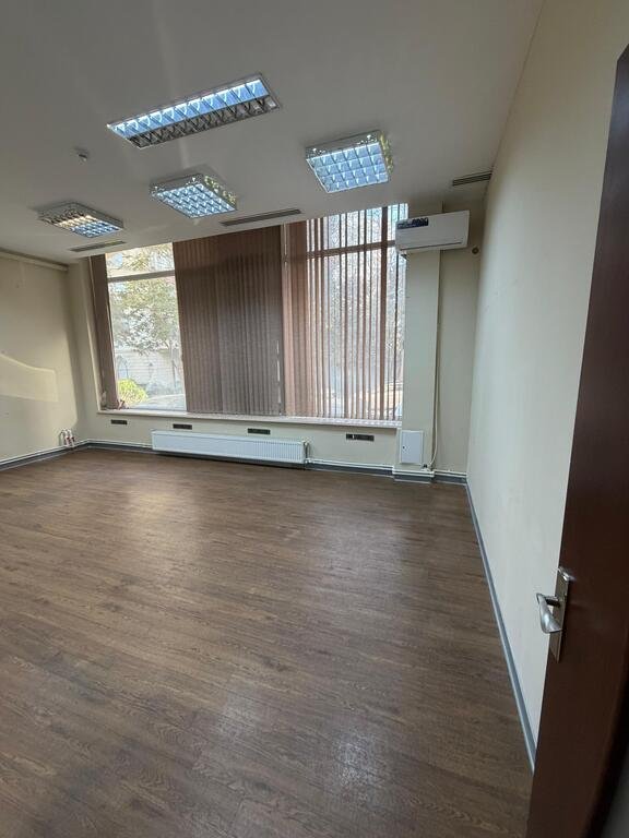 200 m<sup>2</sup> ofis icarəyə verilir, Nizami m.-8