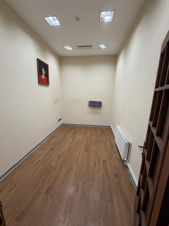 200 m<sup>2</sup> ofis icarəyə verilir, Nizami m.-9