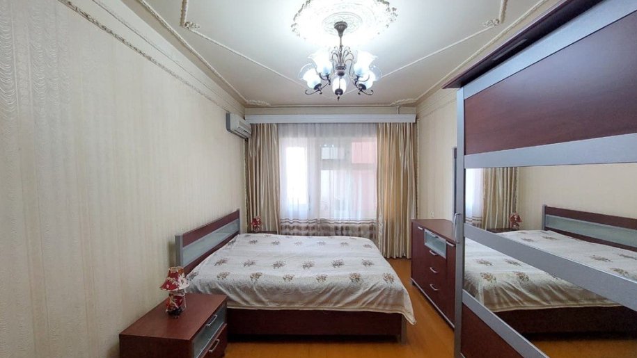 Kirayə verilir 4 otaqlı köhnə tikili, 100 m², Memar Əcəmi m.-1