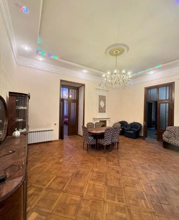 200 m<sup>2</sup> ofis icarəyə verilir, 28 May m.-2