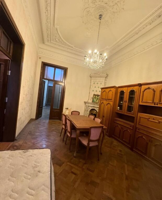 200 m<sup>2</sup> ofis icarəyə verilir, 28 May m.-8