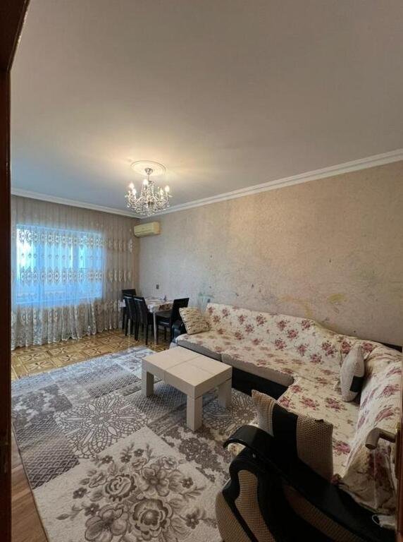Satılır 4 otaqlı köhnə tikili, 110 m², İnşaatçılar m.-1