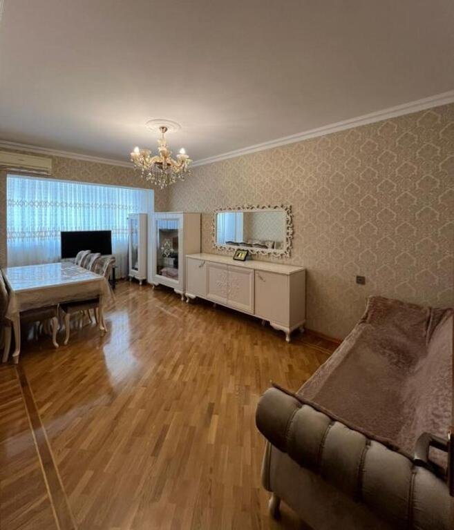 Satılır 4 otaqlı köhnə tikili, 110 m², İnşaatçılar m.-3
