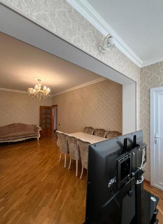 Satılır 4 otaqlı köhnə tikili, 110 m², İnşaatçılar m.-4