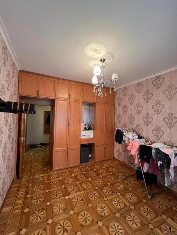 Satılır 4 otaqlı köhnə tikili, 110 m², İnşaatçılar m.-6