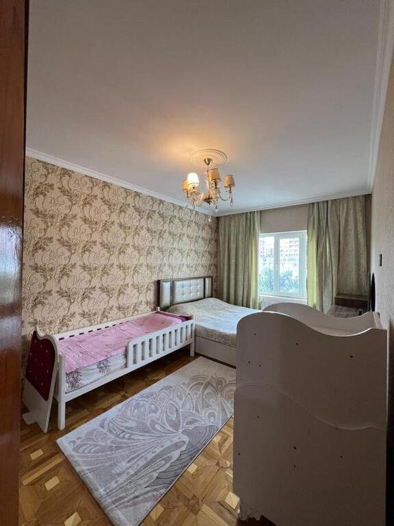 Satılır 4 otaqlı köhnə tikili, 110 m², İnşaatçılar m.-7