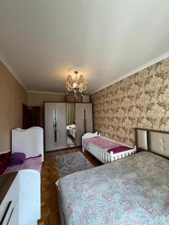 Satılır 4 otaqlı köhnə tikili, 110 m², İnşaatçılar m.-8