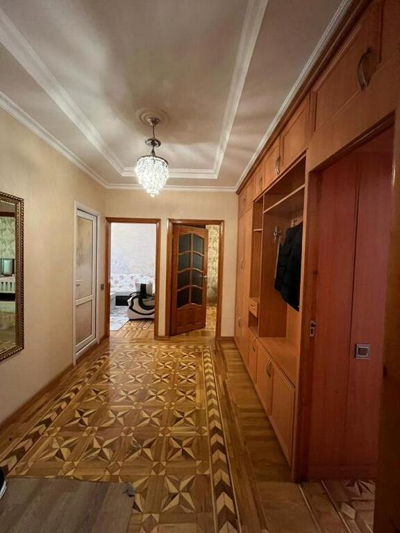 Satılır 4 otaqlı köhnə tikili, 110 m², İnşaatçılar m.-9